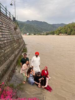 Navjot Singh Sidhu के बेटे ने गंगा किनारे कर ली सगाई, होने वाले ससुर ने शेयर कीं होने वाली बहू की तस्वीरें