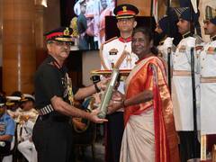 Defence Investiture-II: राष्ट्रपति द्रौपदी मुर्मू ने दिए वीरता और विशिष्ट सेवा पुरस्कार, तस्वीरों में जानिए किन्हें मिला सम्मान