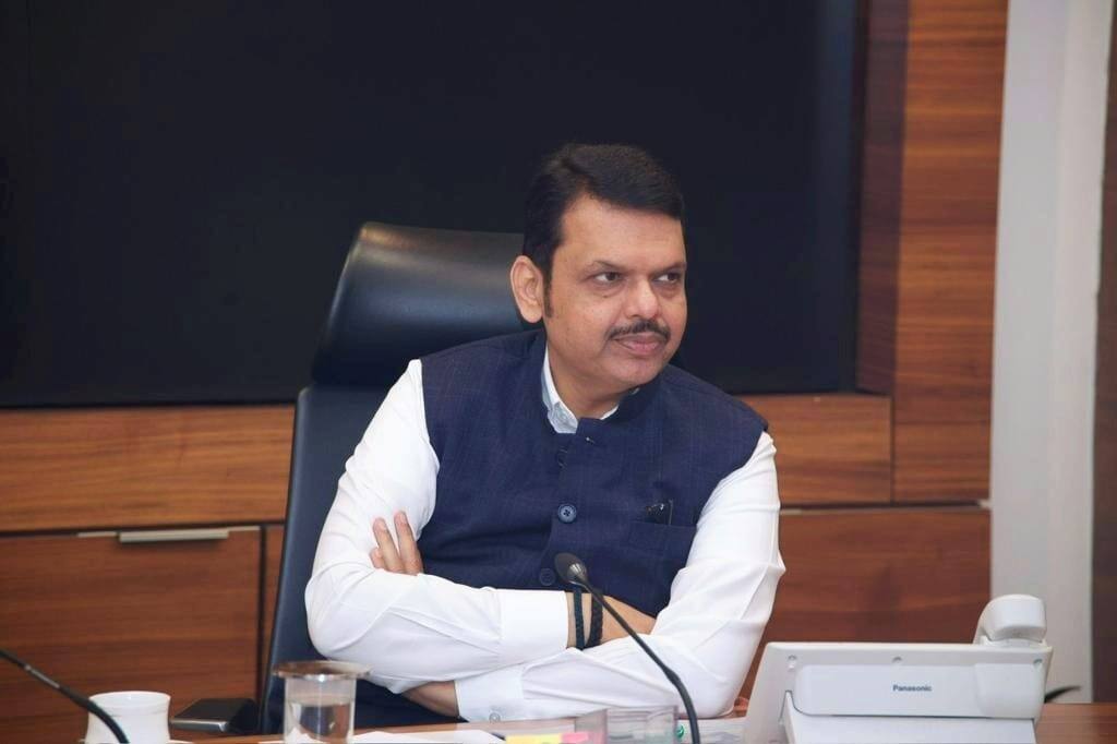 कोविड सेंटर घोटाळ्याप्रकरणी संजीव जैस्वाल यांच्यावरील कारवाईनं आयएएस लॉबी अस्वस्थ, वरिष्ठ अधिकाऱ्यांनी घेतली फडणवीसांची भेट Mumbai News IAS lobby upset after action against Sanjeev Jaiswal case of Covid center scam senior officers meet Fadnavis कोविड सेंटर घोटाळ्याप्रकरणी संजीव जैस्वाल यांच्यावरील कारवाईनं आयएएस लॉबी अस्वस्थ, वरिष्ठ अधिकाऱ्यांनी घेतली फडणवीसांची भेट