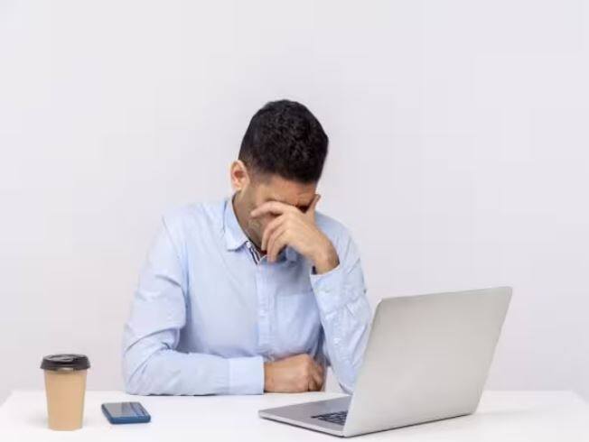 long time sitting job can risk your health and even decrease your age also ਦਫਤਰ 'ਚ ਬੈਠ ਕੇ ਕਰਦੇ ਹੋ ਕੰਮ, ਤਾਂ ਹੋ ਜਾਓ ਸਾਵਧਾਨ, ਇਹ ਛੋਟੀ ਜਿਹੀ ਗ਼ਲਤੀ ਘਟਾ ਰਹੀ ਹੈ ਤੁਹਾਡੀ ਜ਼ਿੰਦਗੀ