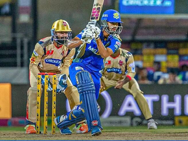 முதலில் களமிறங்கிய மதுரை அணியின் தொடக்க ஆட்டக்காரர்களான வி.ஆதித்யா, ஹரி நிஷாந்த் ஆகியோர் ஆரம்பத்திலேயே சொற்ப ரன்களில் ஆட்டம் இழந்து அதிர்ச்சியளித்தனர். பின்னர் வந்தவர்களும் வந்த வேகத்தில் பெவிலியன் திரும்ப மதுரை அணி 79 ரன்களுக்கு 7 விக்கெட்டை இழந்து என்ன செய்வதன்று அறியாமல் தவித்தது.