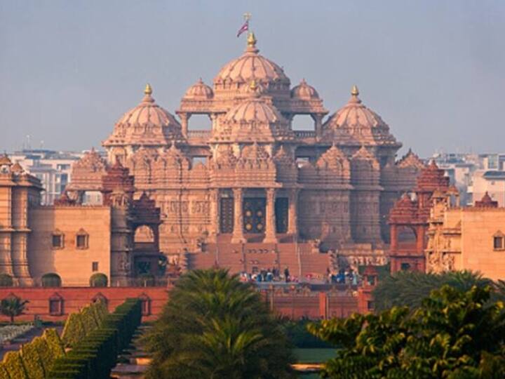 Delhi Police Seized Drone Near Akshardham Temple Accused Bangladeshi Woman Came To India On Tourist Visa Drone Spotted Near Akshardham Temple: दिल्ली पुलिस ने अक्षरधाम मंदिर के पास से ड्रोन किया जब्त, आरोपी  बांग्लादेशी महिला टूरिस्ट वीजा पर आई है भारत 