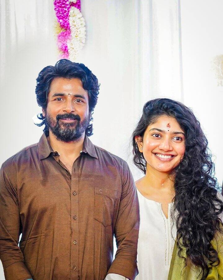 இதை தொடர்ந்து சிவகார்த்திகேயன், ராஜ்கமல் ஃபிலிம்ஸ் தயாரிக்கும் எஸ்.கே.21 படத்தில் நடத்து வருகிறார். ராஜ்குமார் பெரியசாமி இயக்கும் இந்தப் படத்தில் சிவகார்த்திகேயன் ஜோடியாக சாய் பல்லவி நடித்து வருகிறார்.