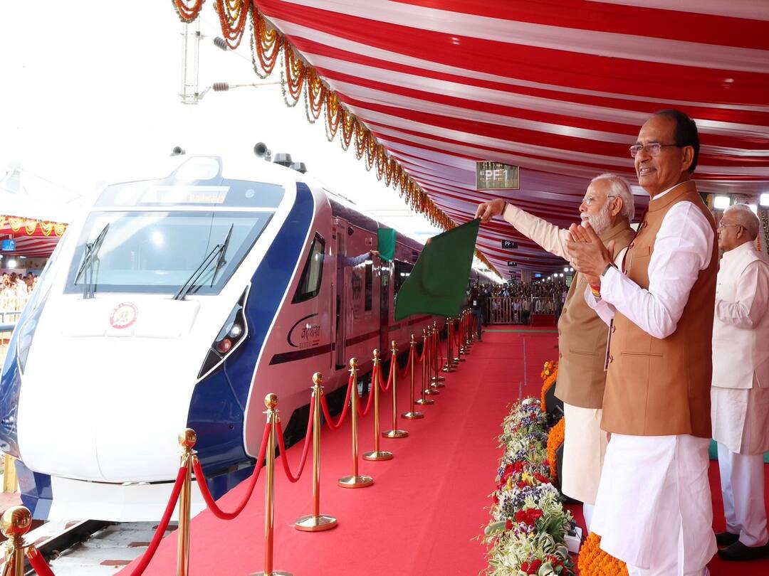 Vande Bharat Express Launch: ఎన్నికలు జరగబోయే మధ్యప్రదేశ్లో మోదీ పర్యటన, ఒకే రోజు 5 వందేభారత్ రైళ్లు ప్రారంభం PM Narendra Modi Flags Off Five Vande Bharat Express Launch Bhopal Railway Station know details Vande Bharat Express Launch: ఎన్నికలు జరగబోయే మధ్యప్రదేశ్లో మోదీ పర్యటన, ఒకే రోజు 5 వందేభారత్ రైళ్లు ప్రారంభం