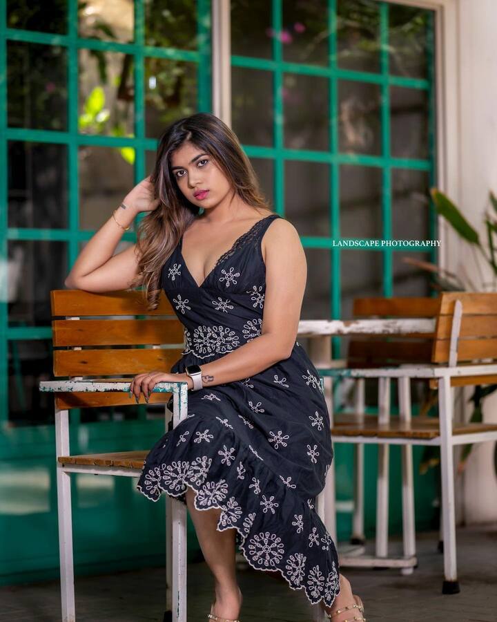 లేటెస్ట్ ఫోటోలను ఎప్పటికప్పుడు షేర్ చేస్తుంది.