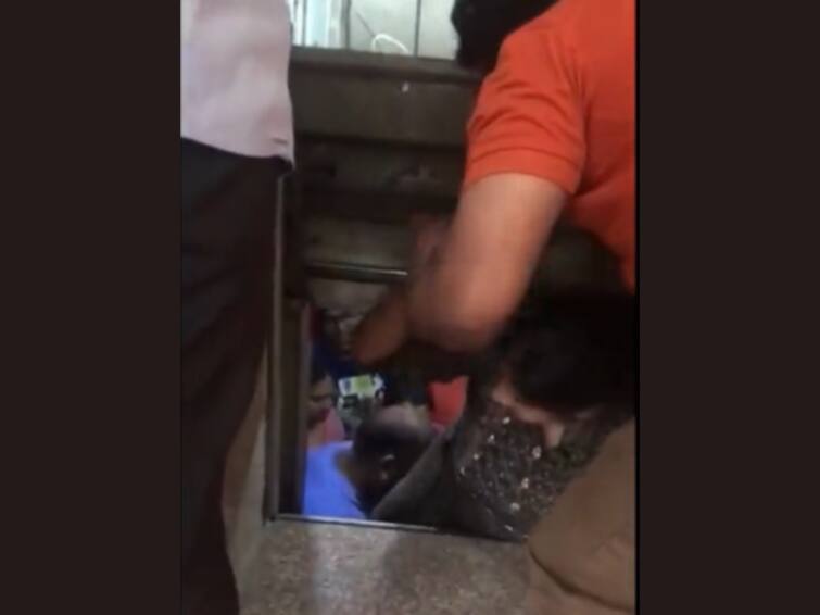 WATCH Residents In Uttar Pradesh Gaur City Residential Society Get Stuck In Elevator All Rescued Safely Noida Delhi NCR News WATCH: Residents In UP's Gaur Housing Complex Get Stuck In Elevator For 15 Minutes, All Rescued