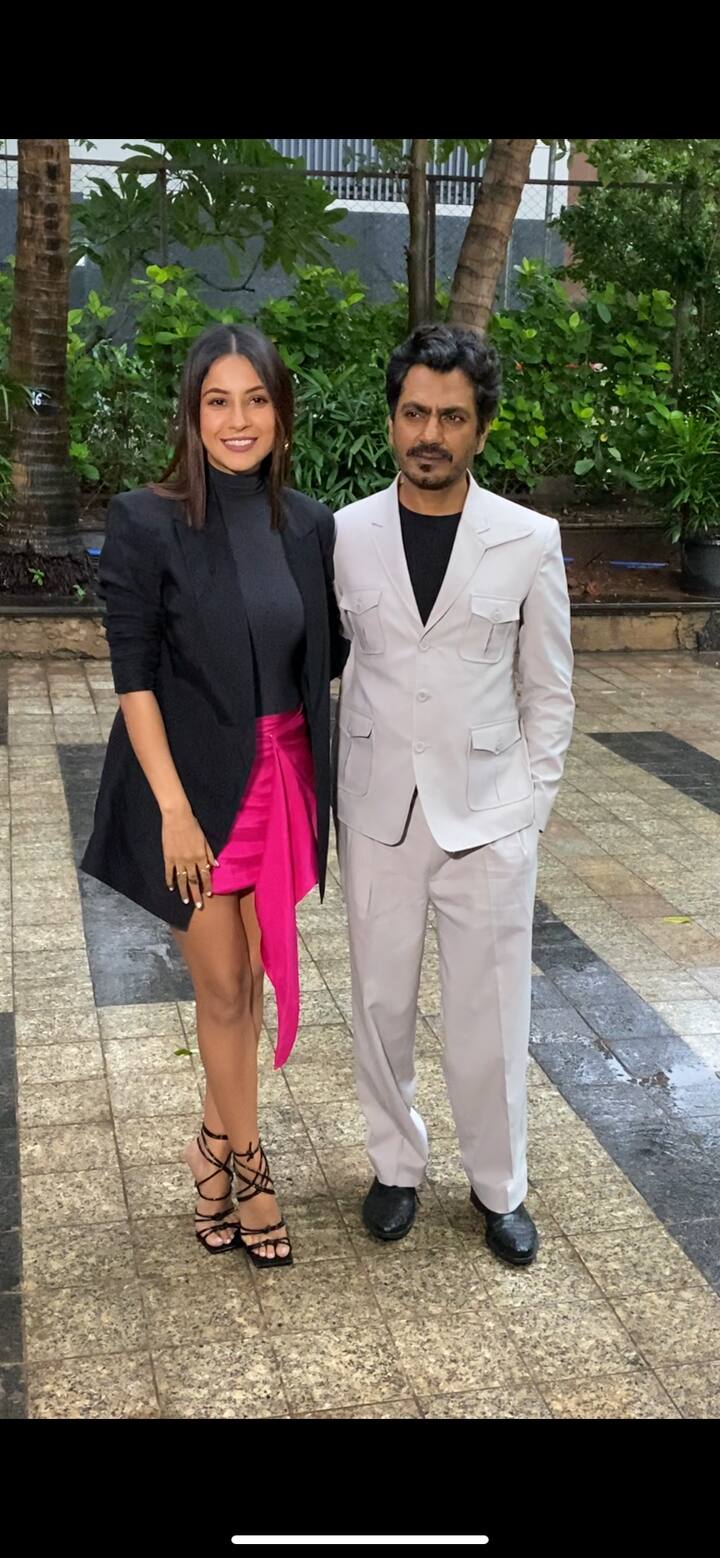 Both Shehnaaz and Nawazuddin looked adorable as they posed together for the paparazzi.