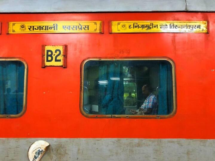 वर्तमान में भारत में 23 राजधानी एक्सप्रेस ट्रेनें चल रही हैं, जो दिल्ली, मुंबई, कोलकाता, चेन्नई और अहमदाबाद जैसे प्रमुख शहरों को जोड़ती हैं.