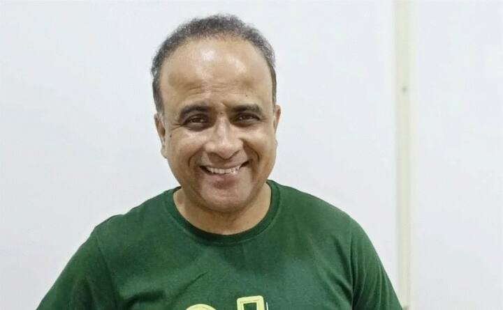 समीर चौघुले पुढे सांगितलं, 'माझी आई कोर्टात कामाला होती. माझे बाबा एका कंपनीमध्ये काम करत होते.आम्ही दहिसरला चाळीत राहात होतो. त्यानंतर नालासोपऱ्यात माझ्या बाबांनी घर घेतलं. तिकडे आम्ही शिफ्ट झालो. बालपणी मी खोडकर होतो.'