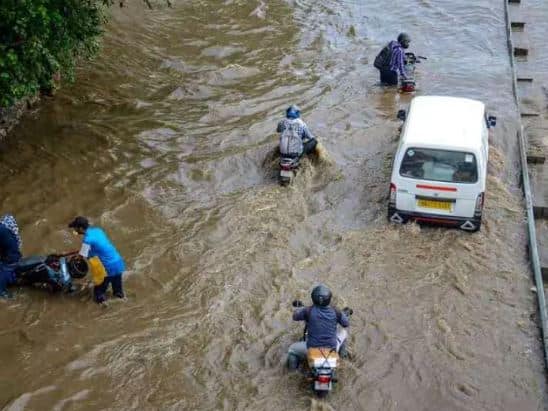 IMD Weather Update issued an alert for heavy Rain for Two days in 25 States of the Country Weather Update Today : ਪਹਾੜਾਂ ਤੋਂ ਲੈ ਕੇ ਮੈਦਾਨ ਤੱਕ ਮੌਸਮ ਦਾ ਵਿਗੜਿਆ ਮਿਜਾਜ਼ , 25 ਰਾਜਾਂ ਵਿੱਚ 2 ਦਿਨਾਂ ਤੱਕ ਭਾਰੀ ਮੀਂਹ ਦਾ ਅਲਰਟ, ਪੜ੍ਹੋ ਅੱਪਡੇਟ