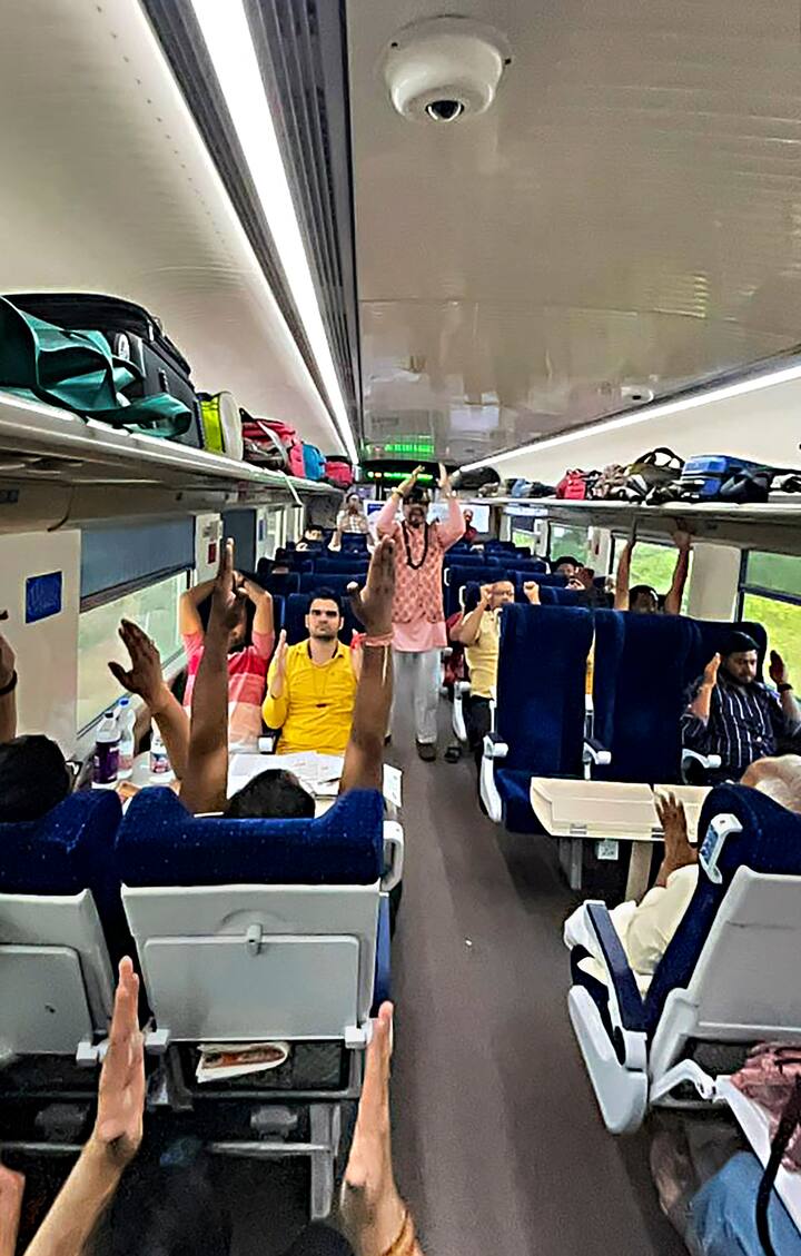 ही ट्रेन सीएसएमटी स्टेशन, मुंबईवरुन सकाळी 5.32 वाजता सुटेल आणि मडगाव स्टेशन, गोव्याला दुपारी 3.30 वाजता पोहोचेल. हा प्रवास दहा तासांचा असेल.