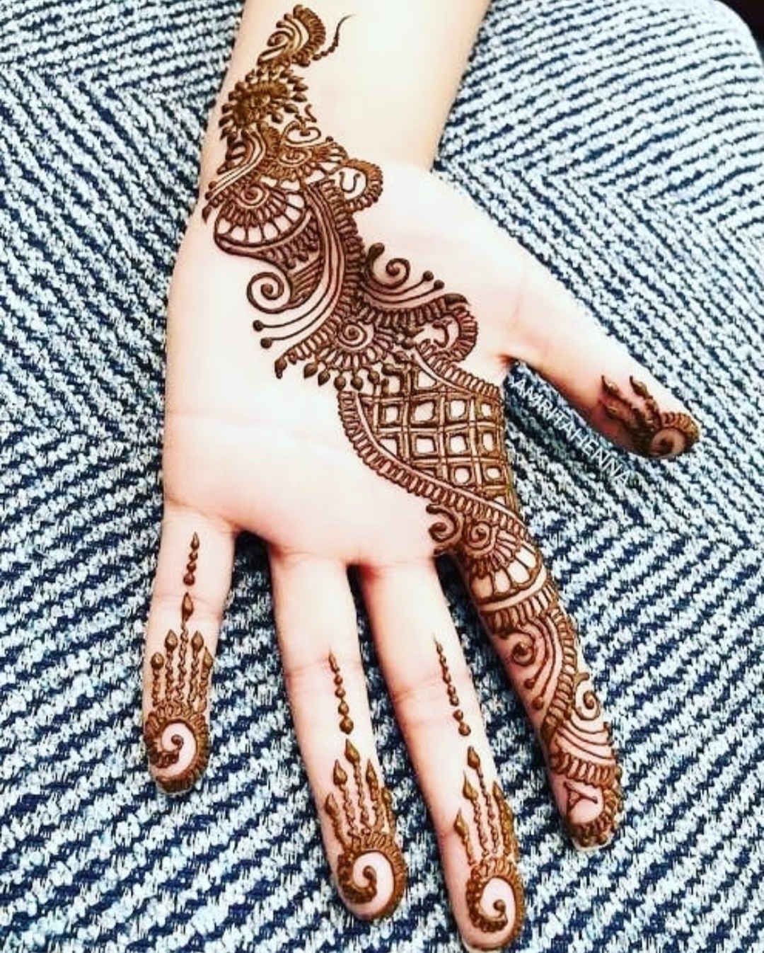 Tahejib Mehndi - Bridal back hand design @tahejib_mehndi_surat  @tahejib_bridal_henna #mashaallah #alhamdulillah .#bismillah #instagood  #instadaily #instamood #instgram #likeforlikes #followforfollowback #surat  #india #mumbai #america #mehndiclasses ...