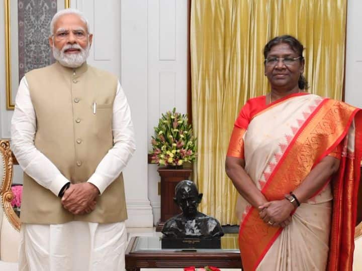 इससे पहले 30 मई को पूर्वी नौसेना कमान (ENC) के लिए नौसेना अलंकरण समारोह, 2023 विशाखापत्तनम में आयोजित किया गया था. आज के कार्यक्रम में पीएम मोदी और केंद्रीय रक्षा मंत्री राजनाथ सिंह भी मौजूद रहे.