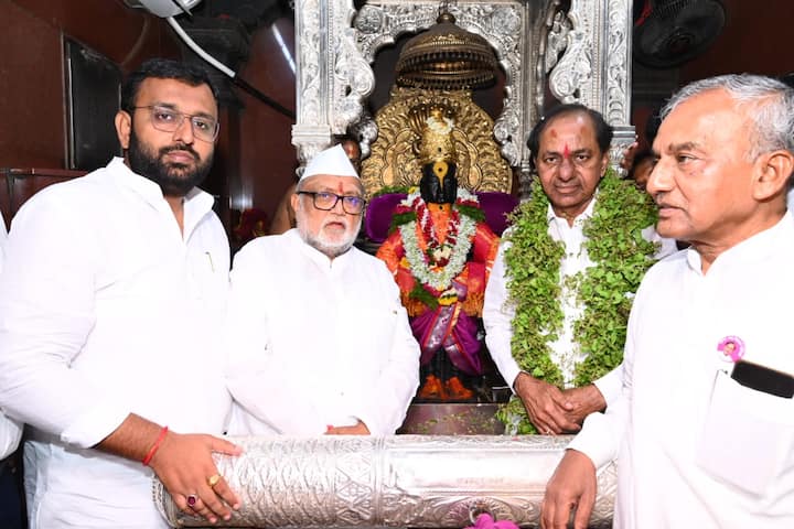 तेलंगणाचे मुख्यमंत्री के चंद्रशेखर राव यांनी घेतलं विठ्ठल रुक्मिणीचे दर्शन