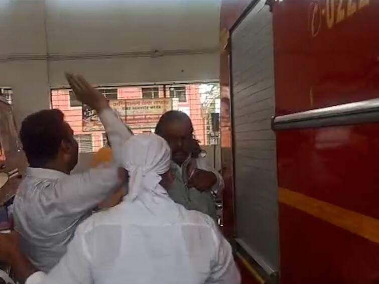 Karni Sena maharashtra President Ajay Sengar beaten up by two ambedkarite activist at panvel maharashtra Karni Sena: करनी सेना महाराष्ट्र अध्यक्ष अजय सेंगर यांना मारहाण; आंबेडकरी अनुयायांनी मारहाण केल्याचा आरोप