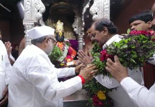 तेलंगणाचे मुख्यमंत्री विठुरायाच्या चरणी लीन