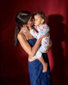 Shriya Saran: బిడ్డతో శ్రియా శరణ్, డ్రెస్ బాగోలేదంటూ నెటిజన్ల కామెంట్లు