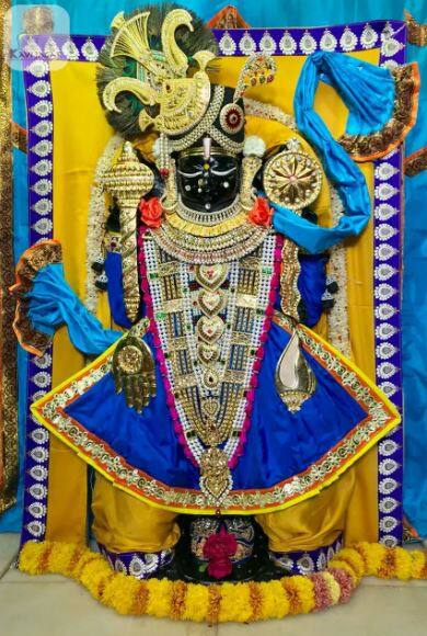 કેટલાક ભક્તો પોતાની મનોકામના પૂર્ણ થતા ફરી પાછા આવીને કાળિયા ઠાકોરના દર્શન કરતા હોય છે અને મનમાં નક્કી કર્યા મુજબ ભગવાનના ચરણોમાં શીશ ઝુકાવીને આભાર પ્રગટ કરતા હોય છે.