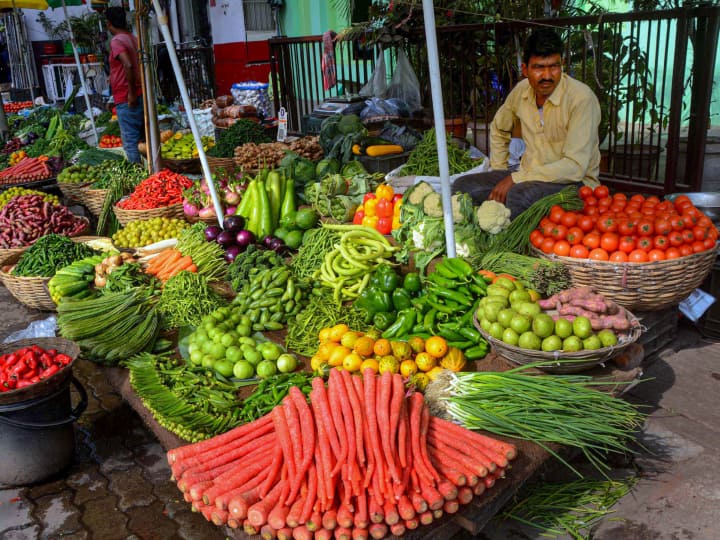 In Gujarat, the price of vegetables has increased dramatically, the budget of housewives has deteriorated ગુજરાતમાં શાકભાજીના ભાવમાં કમરતોડ વધારો, ગૃહિણીઓનું બજેટ બગડ્યું, જાણો લેટેસ્ટ ભાવ