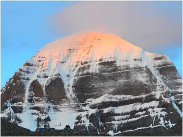 Kailash Mansarovar Yatra: कैलाश मानसरोवर यात्रा को लेकर लोगों के मन में सवाल रहते हैं कि वो कौन जा सकता है और वहां जाने के लिए किन शर्तों को पूरा करना होगा.