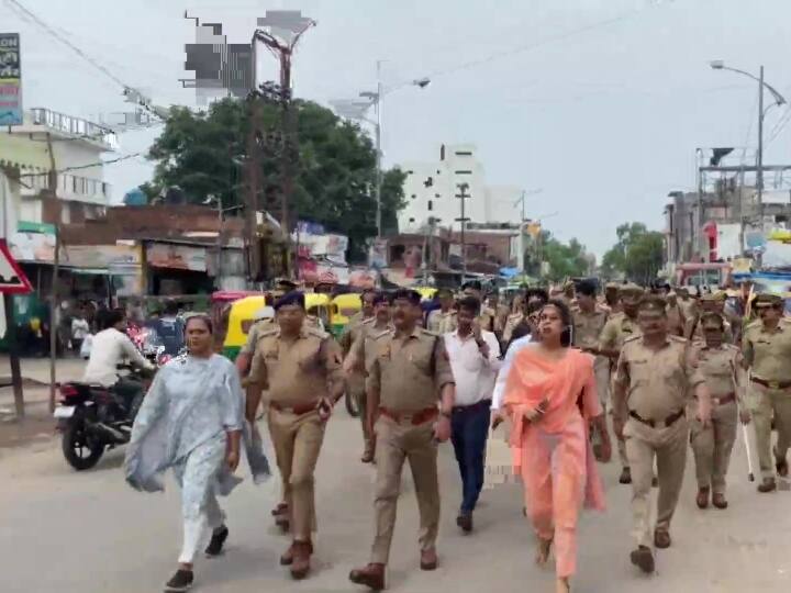 riot control exercise for policemen in Mainpuri learned tricks to deal with stone pelting UP News: मैनपुरी में त्योहारों को लेकर प्रशासन अलर्ट, पुलिस ने किया दंगा नियंत्रण का अभ्यास, संवेदनशील जगहों पर रहेगी नजर