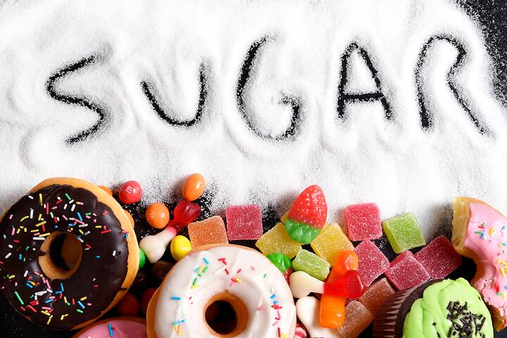 Sugar Craving: ਬਹੁਤ ਸਾਰੇ ਲੋਕਾਂ ਲਈ ਜ਼ਿਆਦਾ ਮਿੱਠਾ ਖਾਣਾ ਇੱਕ ਗੰਭੀਰ ਸਮੱਸਿਆ ਪੈਦਾ ਹੋ ਸਕਦੀ ਹੈ।