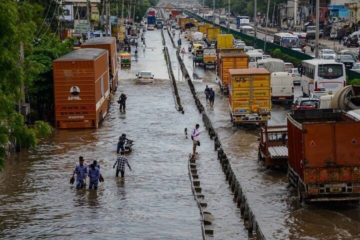 IN PICS: ભારતના કેટલાક રાજ્યોમાં ચોમાસાએ દસ્તક આપી છે. આ રાજ્યોમાં ભારે વરસાદ પડી રહ્યો છે. અહીં વરસાદ એક આફત બની ગયો છે.