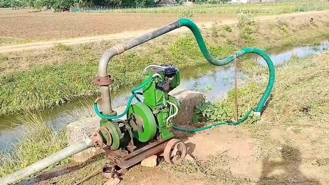Thiruvarur: கோட்டூரில் பாசன வாய்க்காலில் இன்ஜின் வைத்து வயலுக்கு தண்ணீர் பாய்ச்சும் விவசாயிகள் Thiruvarur Kotur farmers are watering their fields with engines due to low water supply in irrigation canals TNN Thiruvarur: கோட்டூரில் பாசன வாய்க்காலில் இன்ஜின் வைத்து வயலுக்கு தண்ணீர் பாய்ச்சும் விவசாயிகள்