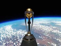 World Cup : உலக கோப்பையை 1,20,000 அடி உயரத்தில் பறக்கவிட்டு சாதனை படைத்த ஐசிசி!