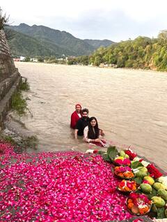 Navjot Singh Sidhu के बेटे ने गंगा किनारे कर ली सगाई, होने वाले ससुर ने शेयर कीं होने वाली बहू की तस्वीरें