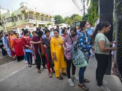 यूपी अधीनस्थ सेवा चयन आयोग की परीक्षा में नकल करते हुए चार लोग गिरफ्तार, केस दर्ज