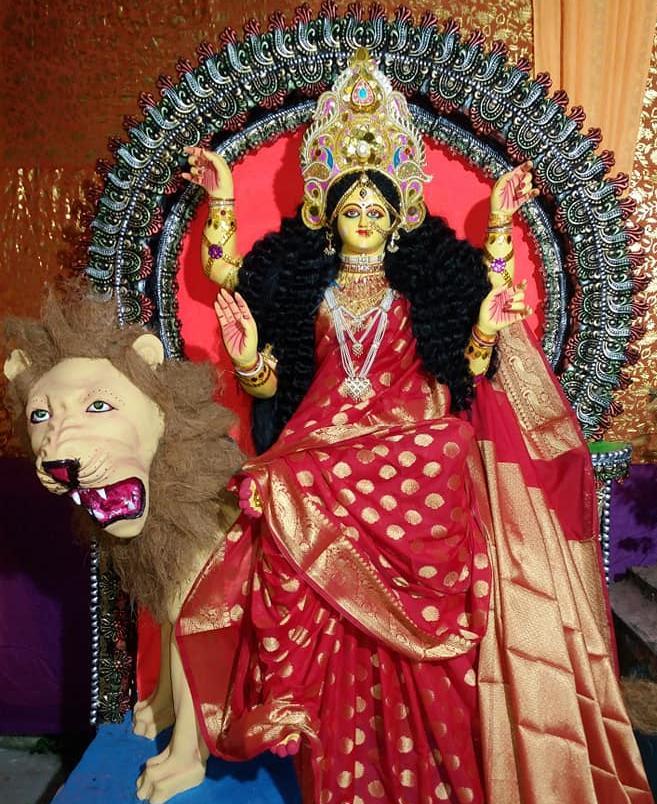 বিপত্তারিণী পুজোয় হাতে লাল সুতো বাঁধা হয় কেন?