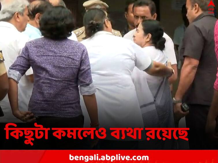 Mamata Banerjee Health Update WB CM still has pain physiotherapy done may get examined tomorrow in SSKM Mamata Banerjee Health Update: বাড়িতে দু’ঘণ্টা ধরে হল ফিজিওথেরাপি, ব্যথা রয়েছে এখনও, কাল ফের স্বাস্থ্যপরীক্ষা মমতার