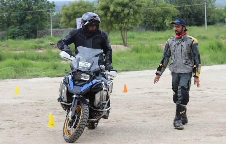நடிகர் அஜித் சமீபத்தில் புதிதாக பைக் சுற்றுலா நிறுவனம் ஒன்றை தொடங்கியுள்ளார். ‘ஏகே மோட்டோ ரைடு” என இந்நிறுவனத்துக்கு பெயரிடப்பட்டது.