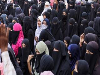 Hijab During Surgery seven Kerala Medicine Students Seek Special surgical dress அறுவை சிகிச்சை செய்யும்போது ஹிஜாப் அணியலாமா..? கேரள மருத்துவ மாணவர்களின் கோரிக்கையால் வெடித்த சர்ச்சை.!