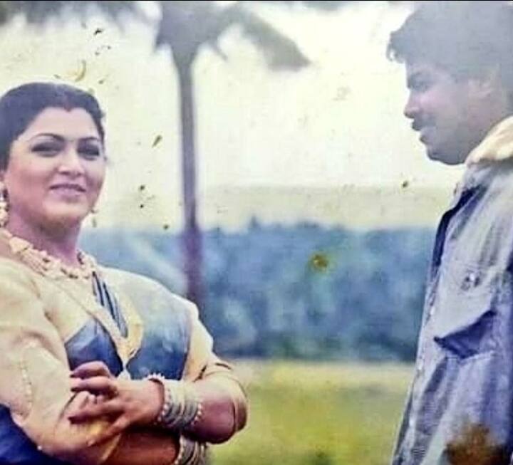 90களில் முன்னணி நடிகர்களாக இருந்த அனைவருடனும் இணைந்து டூயட் பாடிய குஷ்பூ இயக்குநர் சுந்தர்.சியை 2000ம் ஆண்டு திருமணம் செய்து கொண்டார்.