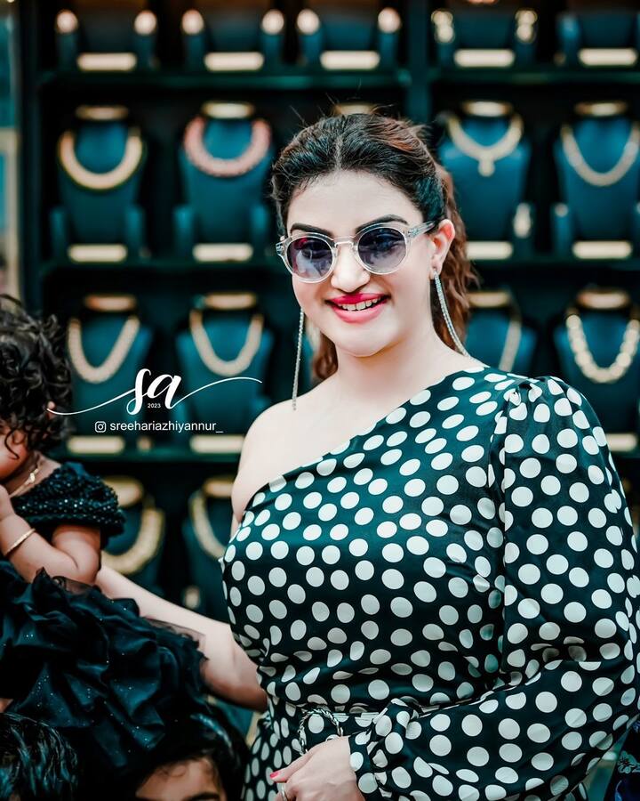 హీరో నందమూరి బాలకృష్ణ నటించిన ‘వీరసింహా రెడ్డి’ మూవీలో మెరిసిది హనీ రోజ్