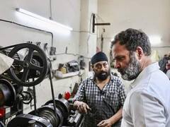 PHOTOS: રાહુલ ગાંધી હવે બાઇક મિકેનિક સાથે જોવા મળ્યા, બાઇક પણ કરી રીપેર