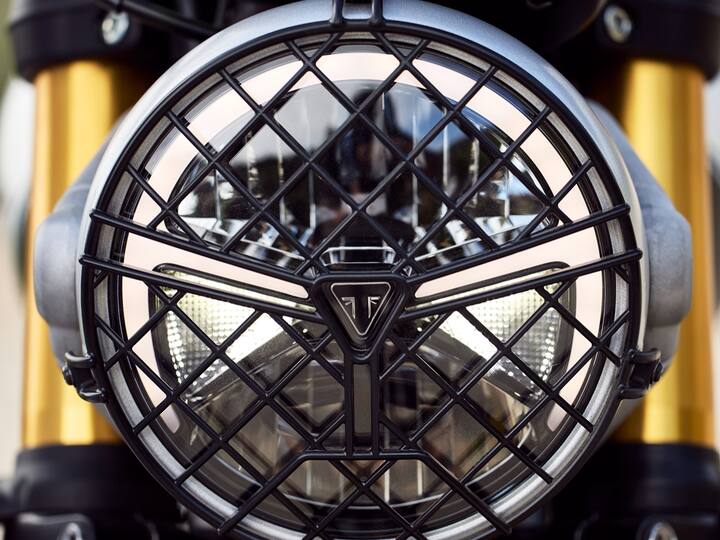 Then you have a cast steel brake pedal and high-grip foot pegs that are positioned wider which enables the standing riding position when riding off-road along with a larger 320mm front brake disc  Both bikes get dual-channel ABS while on the on the Scrambler 400 X it can also be deactivated for off-road riding. [Image Credit: Somnath Chatterjee]