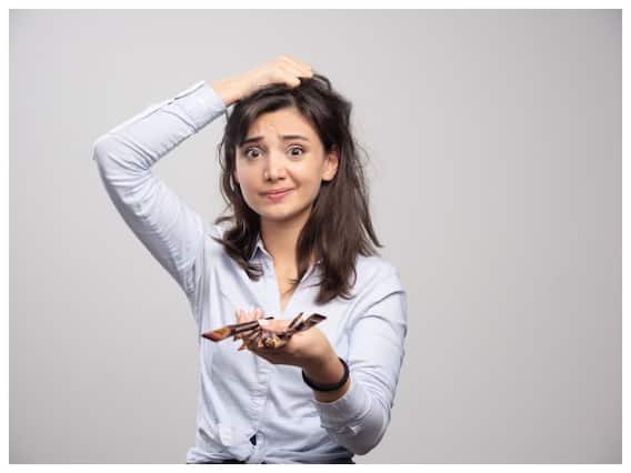 Hair Care during Monsoon: बालों को सॉफ्ट और शाइनी बनाने के लिए बारिश के मौसम में इस तरह करें देखभाल, हेयर फॉल भी नहीं होगी Hair Care during Monsoon: बालों को सॉफ्ट और शाइनी बनाने के लिए बारिश के मौसम में इस तरह करें देखभाल, हेयर फॉल भी नहीं होगी