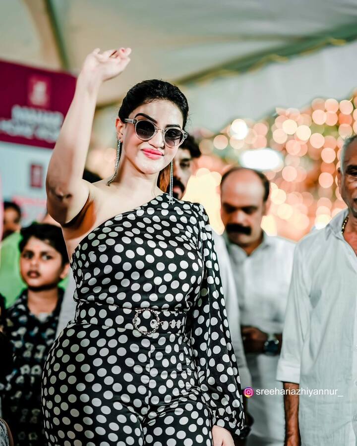 హనీ రోజ్ లేటెస్ట్ ఫొటోలు - Images Credit: Honey Rose/Instagram