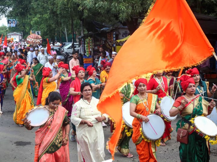 Ashadhi Wari 2023 Pandharpur Yatra Date History Significance Vitthal Rukmini Temple Ashadhi Wari 2023: कब है आषाढ़ी एकादशी, क्या है इसका इतिहास, महत्व और अनुष्ठान, जानें मंदिर खुलने का समय