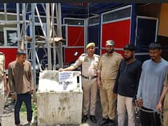 ATM से पैसे नहीं पूरी मशीन ही कर देते थे गायब, जम्मू-कश्मीर पुलिस के हत्थे चढ़े 3 बांग्लादेशी चोर