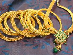 Gold Silver Rate Today : தங்கம் வாங்க சரியான நேரமா? இன்றைய விலை நிலவரத்தை தெரிஞ்சிக்கலாம்!