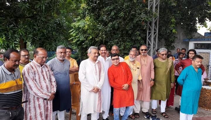 দেশপ্রিয় পার্ক দুর্গাপুজোর আলোকসজ্জার দায়িত্বে এবার রয়েছেন দীনেশ পোদ্দার এবং বাবলু নন্দী।
