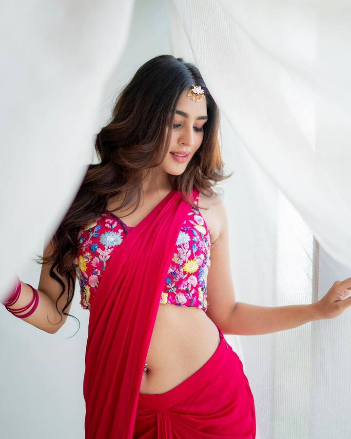 ఆమె షేర్ చేసిన ఫోటోలు నెట్టింట వైరల్ అవుతున్నాయి.