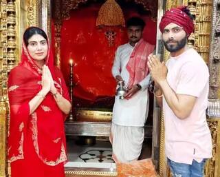 Photos: cricketer Ravindra Jadeja visited Ashapura  temple with wife Rivaba Photos: ગુજરાતના ક્રિકેટર રવિન્દ્ર જાડેજાએ પત્ની રિવાબા સાથે આશાપુરા માતાના કર્યા દર્શન, ટ્વિટર પર શેર કરી તસવીર