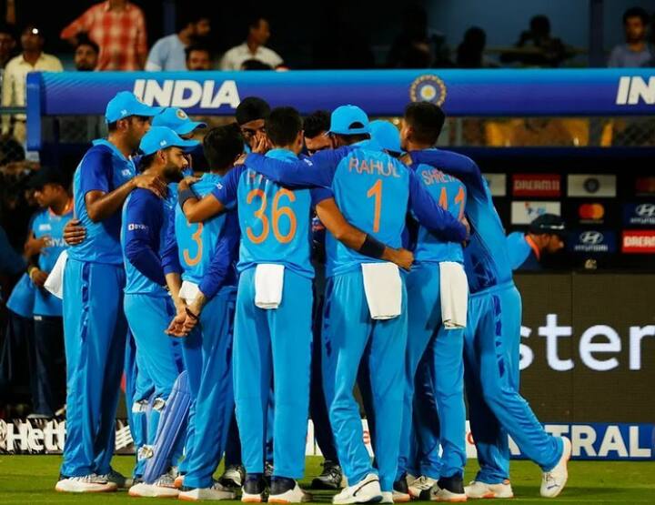 “12 ஆண்டுகளுக்கு முன்பு இங்கு நடந்த உலக கோப்பை போட்டியை வென்றது இந்தியா. சொந்த மண்ணில் உலக கோப்பை விளையாடுவது அற்புதமான அனுபவம். ரசிகர்கள் உலக கோப்பையை பார்க்க உற்சாகத்துடன் உள்ளனர்.” என்று கூறினார் ரோஹித் ஷர்மா.