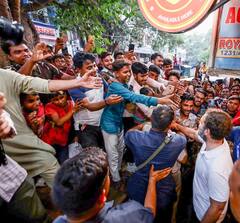 Rahul Gandhi With Mechanic: బైక్‌ మెకానిక్‌గా మారిన రాహుల్‌ గాంధీ- ఫొటోస్‌ వైరల్‌