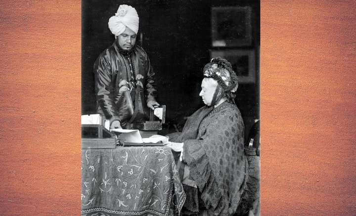 ব্রিটেনের ইতিহাসে রানি ভিক্টোরিয়ার জীবনের ‘কলঙ্কিত’ অধ্যায় হিসেবেই চিহ্নিত ওই সময়কাল। পরাধীন ভারত থেকে আসা অশ্বেতাঙ্গ পরিচারকের সঙ্গে রানির বন্ধুত্বের কাহিনী তাই ধামাচাপা দিয়েই রাখা হয়েছিল। কিন্তু চিরকাল কোনও কিছুই যেমন চাপা থাকে না, তেমনই ভিক্টোরিয়া এবং আব্দুলের বন্ধুত্বের কাহিনীও চাপা থাকেনি।